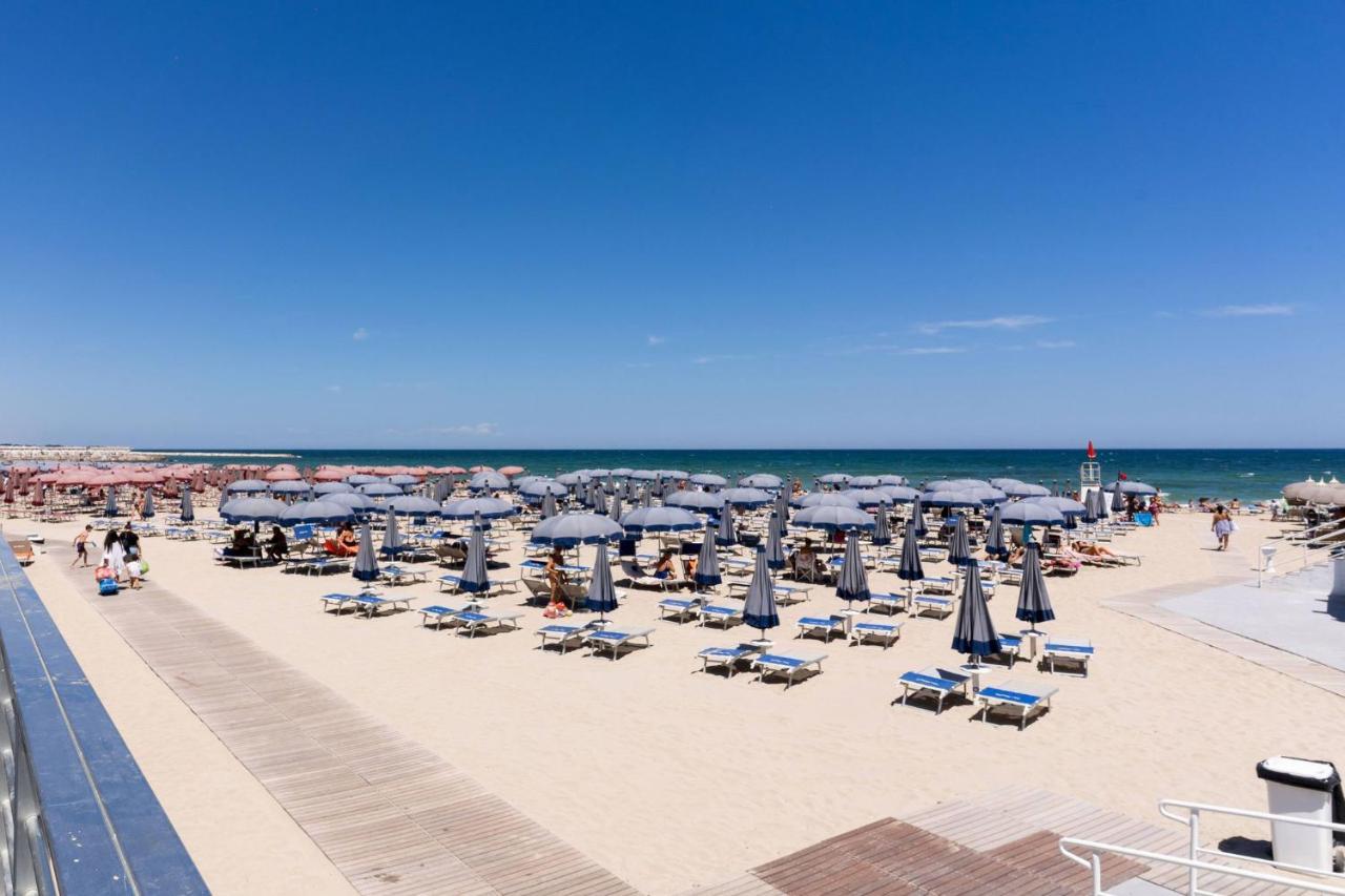 Levante Apartment And Room Bari Exterior foto